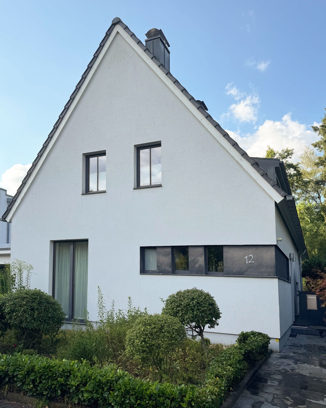Fassadenreinigung Putzfassade Aachen, vorher-nachher