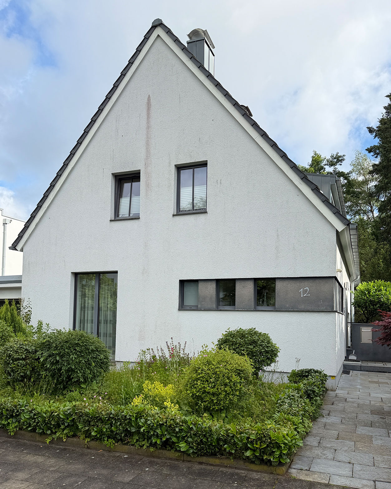 Fassadenreinigung Putzfassade Aachen, vorher-nachher